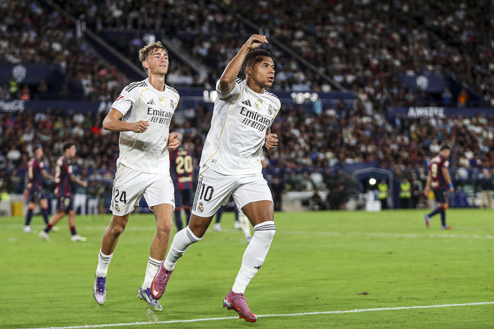 每次两队交, 而巴萨这边 每次两队交, 而巴萨这边