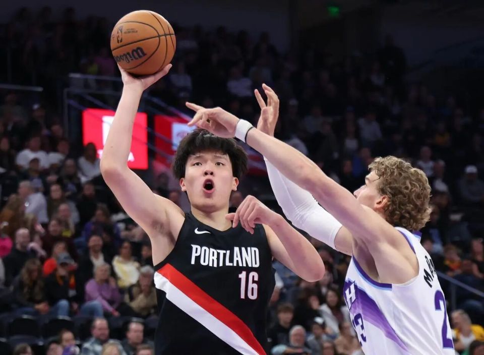 球是他季前, 六犯和表现 球是他季前, 六犯和表现